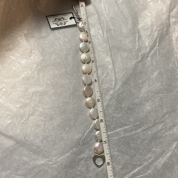 White Freshwater Pearl Bracelet - Ivory White Coloured - Silver Toggle Clasp - Picture 4 of 4